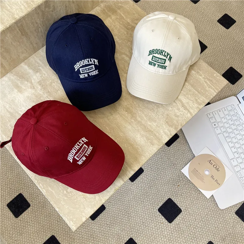 Men's and women's fashionable casual letter embroidered duckbill cap, student couple versatile sun shading baseball cap