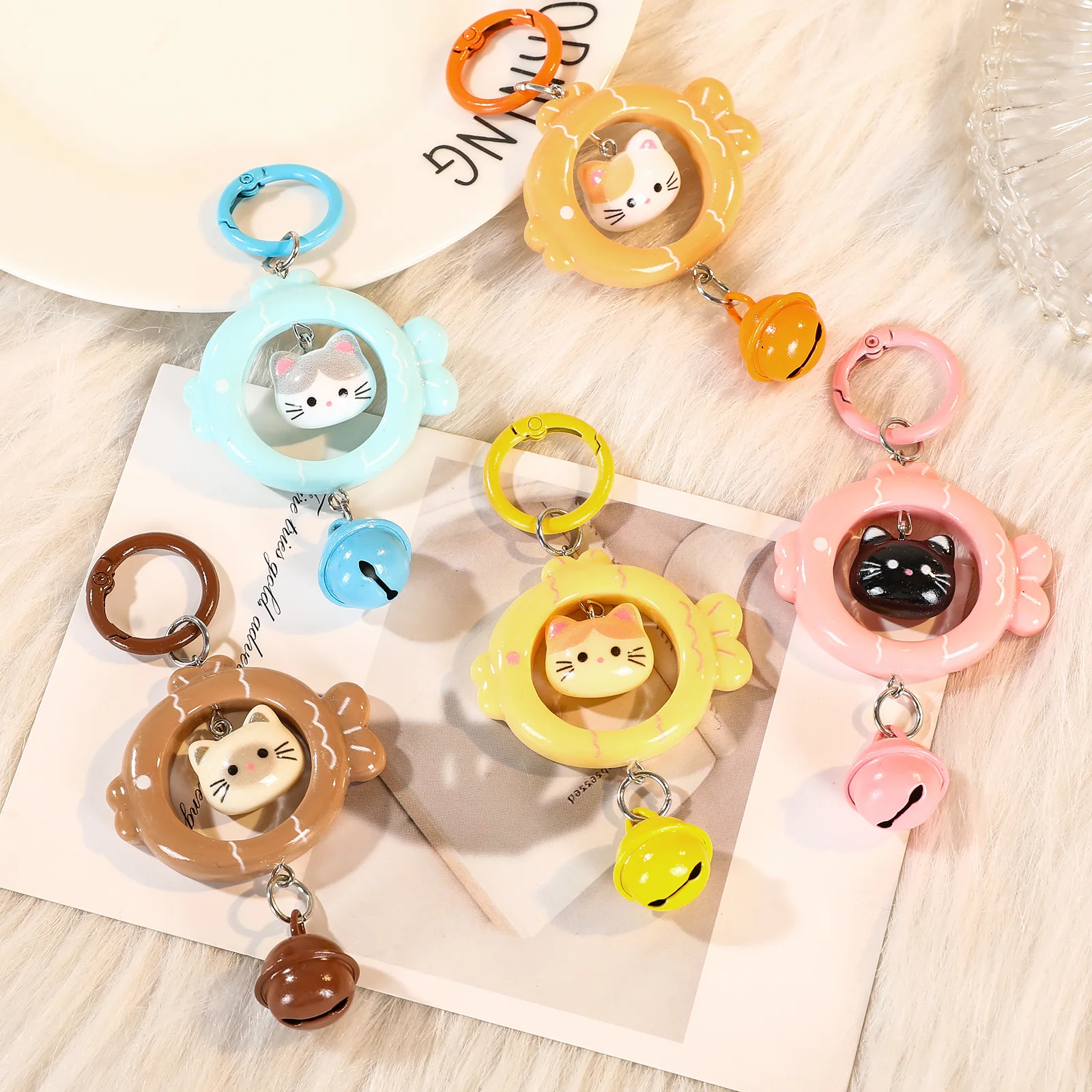 1/5PCS Pendentif Chat-Poisson, Porte-clés, Pendentif Clochette 3D Coloré, Cadeau Mignon pour Petite Amie, Sac Cadeau pour Couple, Petit Pendentif