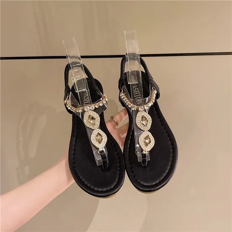 

Пляжная обувь, босоножки со стразами, новый модный стиль для женщин 2025 года, с стрижками на носок и богемными юбками.