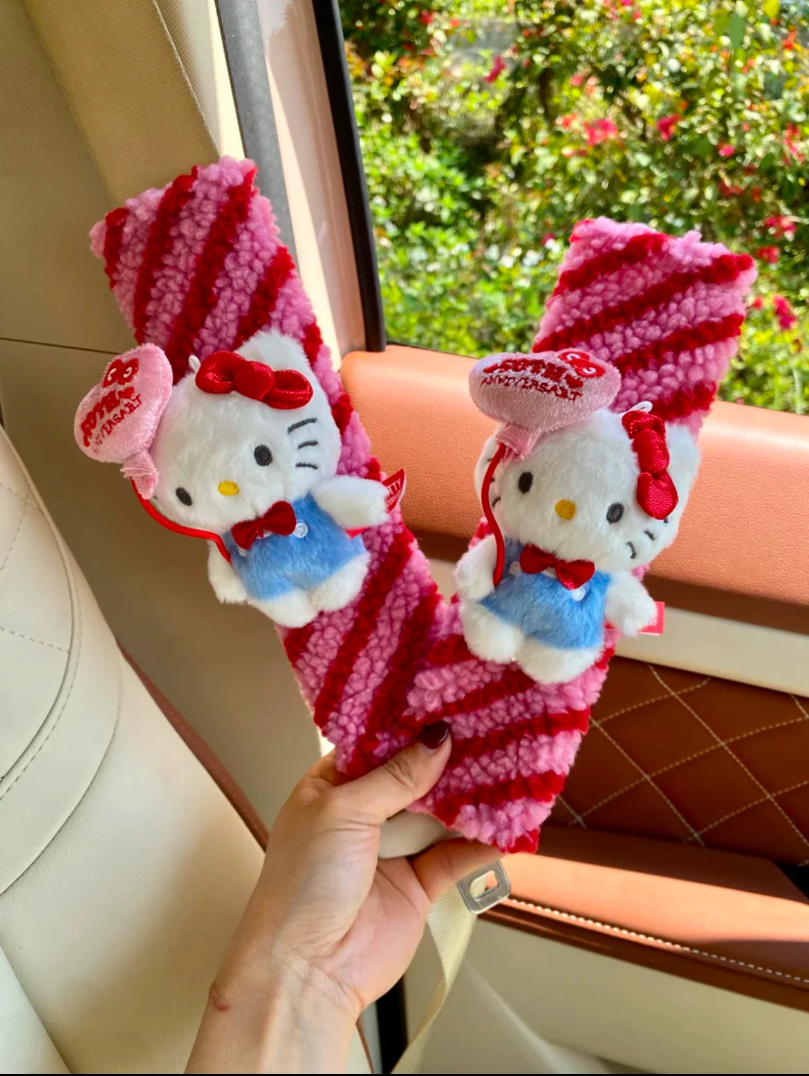 

Kitty Cat 50th Anniversary Car Seat Belt Shoulder Protector Cute Girl Car Decoration Protective Cover Anti Pinch Neck