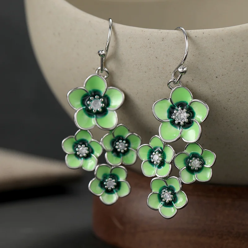 Pendientes de Moda con Degradado Verde Lima y Flores, Pendientes de Esmalte con Flores de Cerezo para Mujer, Joyería Romántica y Linda para Uso Diario
