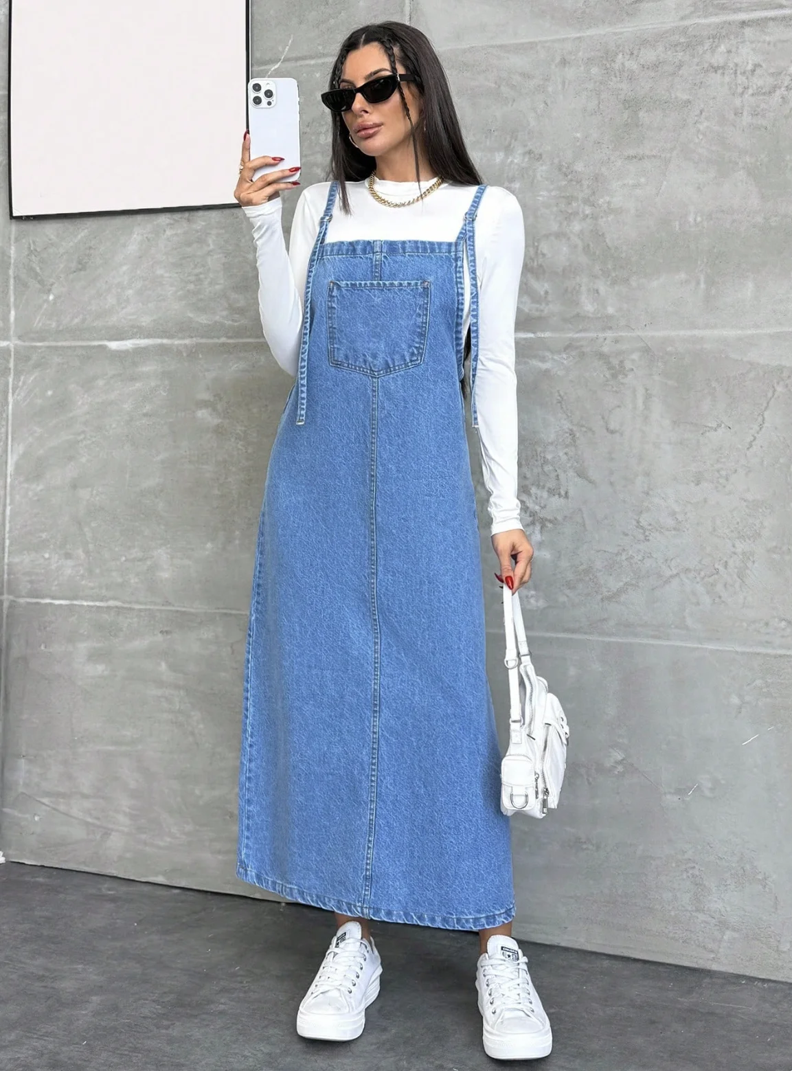 Strap straight-line dress, inner dress for layering over outer dress, fashionable European-style simple and loose skirt, light b