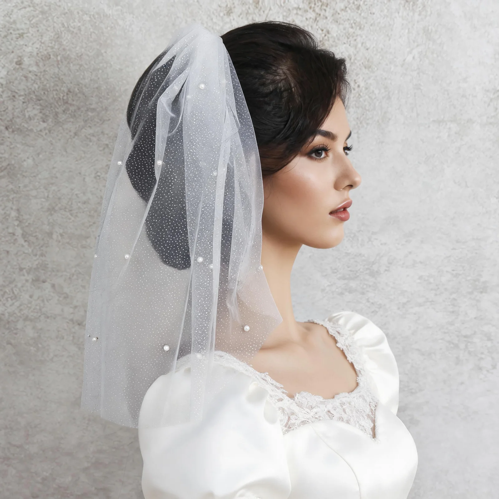 Short Pearl Wedding Veil Tulle Embellished Ivory White Bridal Veil Fingertip Length Starry Beads Comb Voile Mariee G94