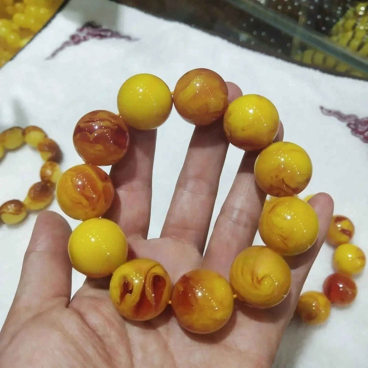 

Natural Old Wax Hand String Barrel Type Beads Round Beads Yellow Amber Bracelet Charm Jewelry Accessories Men's and Women's Gift