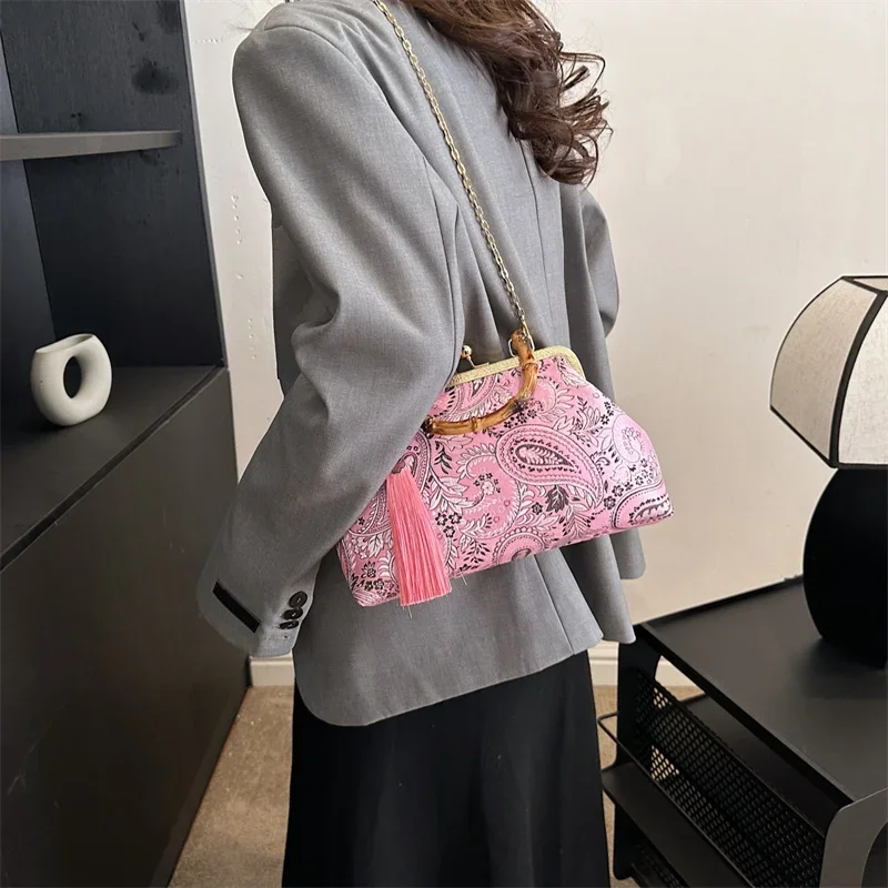 Vintage Women Pink Tassel Lock Shell Clip Flower Messenger Bags Handmade White Handbags And Purses Designer Chain Shoulder Bags