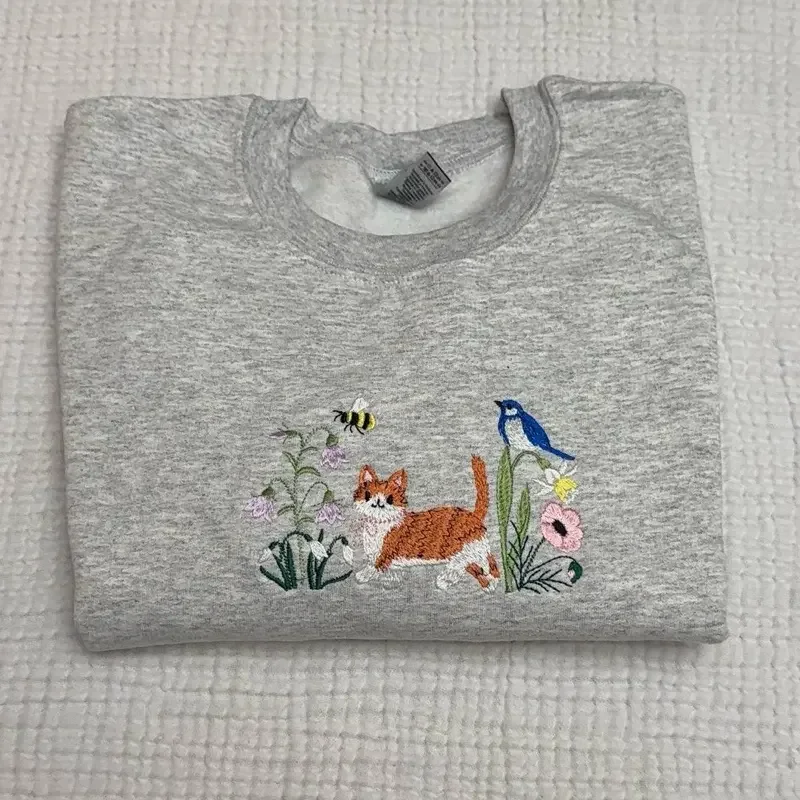 Cat Bee Bird Embroidered Sweatshirt Casual Autumn Winter Wear Comfortable Cotton Trendy Unisex Loose Fit Streetwear Style Soft