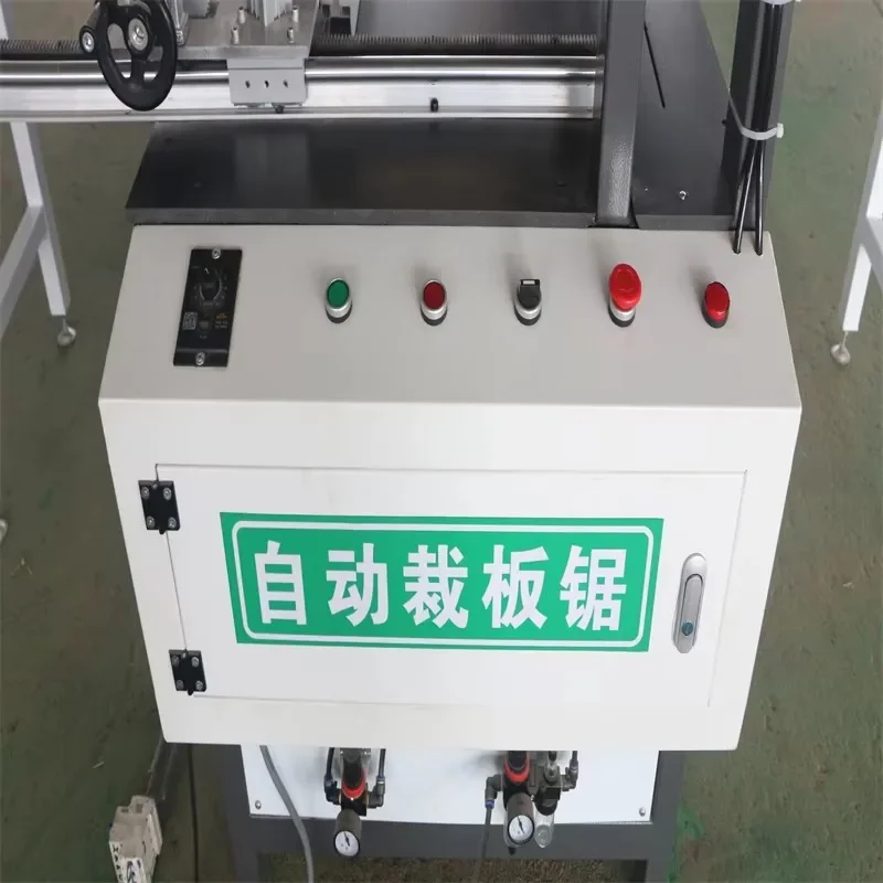 Mesin Gergaji Meja Slidi Pemotong Otomatis dengan Perataan Takik