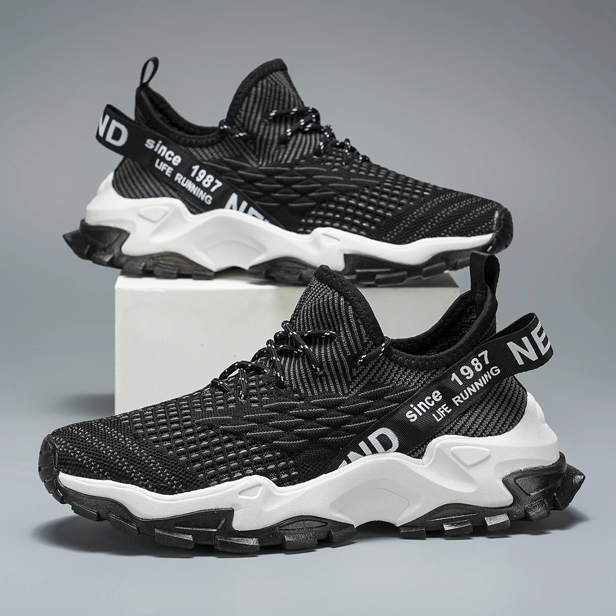 

Men's Large Size Sports Shoes Outdoor Hiking Running Comfortable Casual Versatile Fashionable Training Shoes for Couples