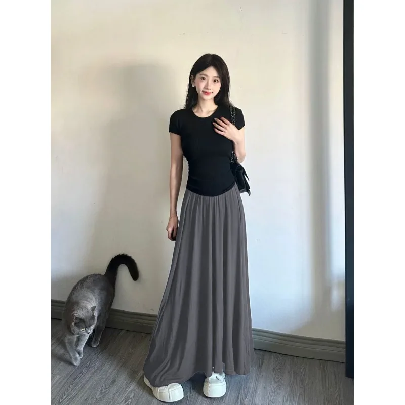 أسلوب بسيط تنورة طويلة دعوى المرأة الصيف الأسود محبوك س الرقبة تي شيرت مع رمادي ألف خط تنورة عادية المألوف قطعتين البدلة