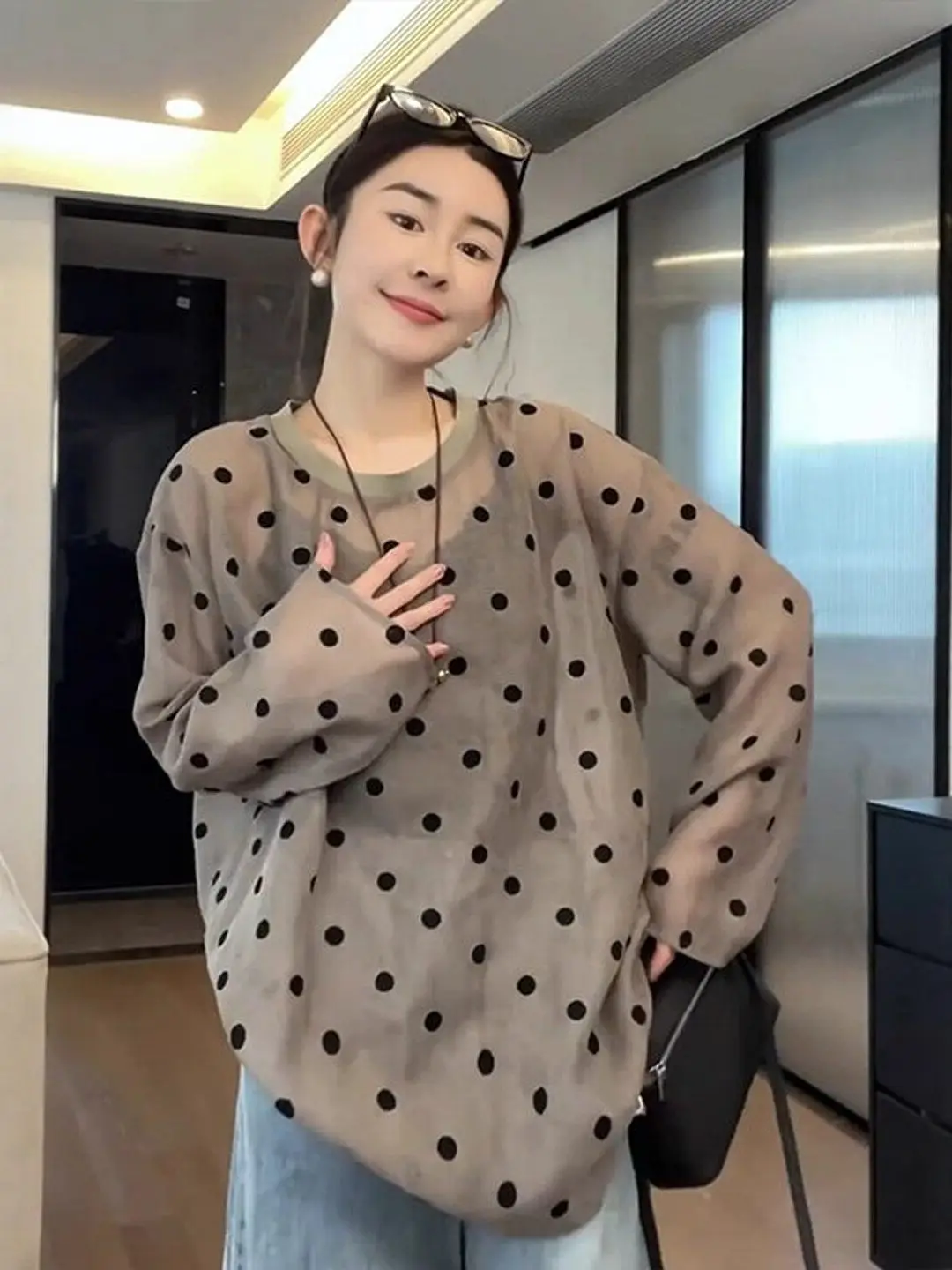 Camiseta holgada de manga larga con cuello redondo y encaje de lunares, protección solar, diseño de malla, top interior de talla grande para mujer