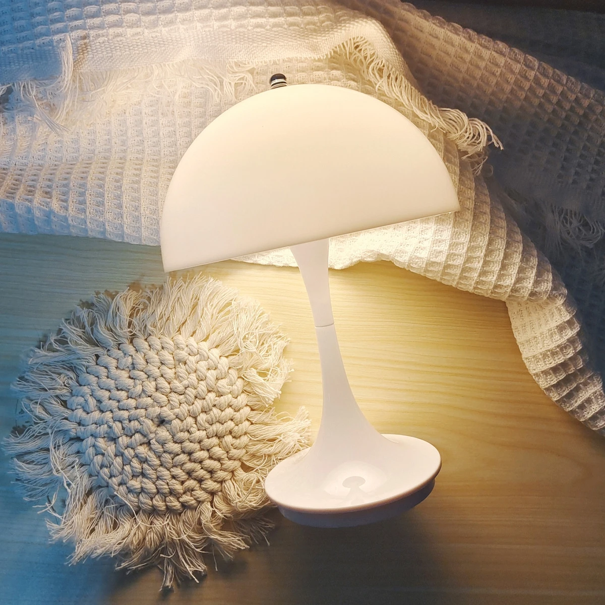 Mushroom Portable LED Table Lamp USB Wireless rechargeable Touch Night Light Mood Desk Lamp for Christmas Bedside Decor