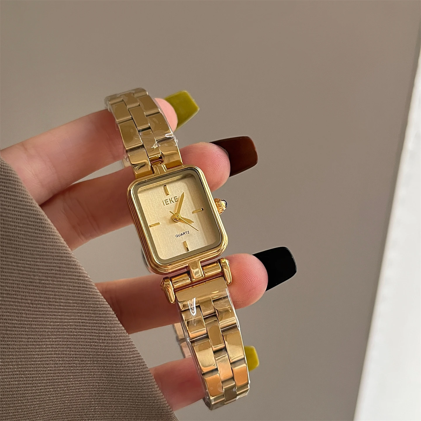 

French-Style Chic, Understated Luxury, Exquisite Square Women'S Watch With High-Value Design And Chain Strap Quartz Watch.