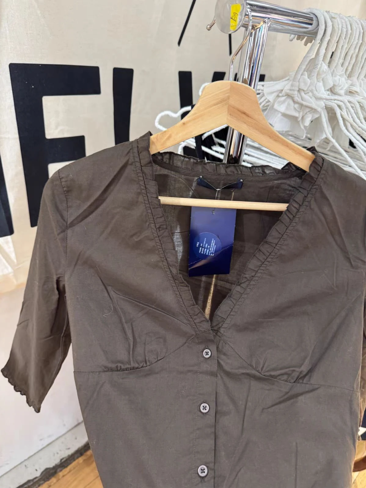 Rüschen Hülse Mit Drei Vierteln T-shirt Bluse Frau Herbst V-ausschnitt Einreiher Baumwolle Dünne Casual Shirts Braun Mode Tops