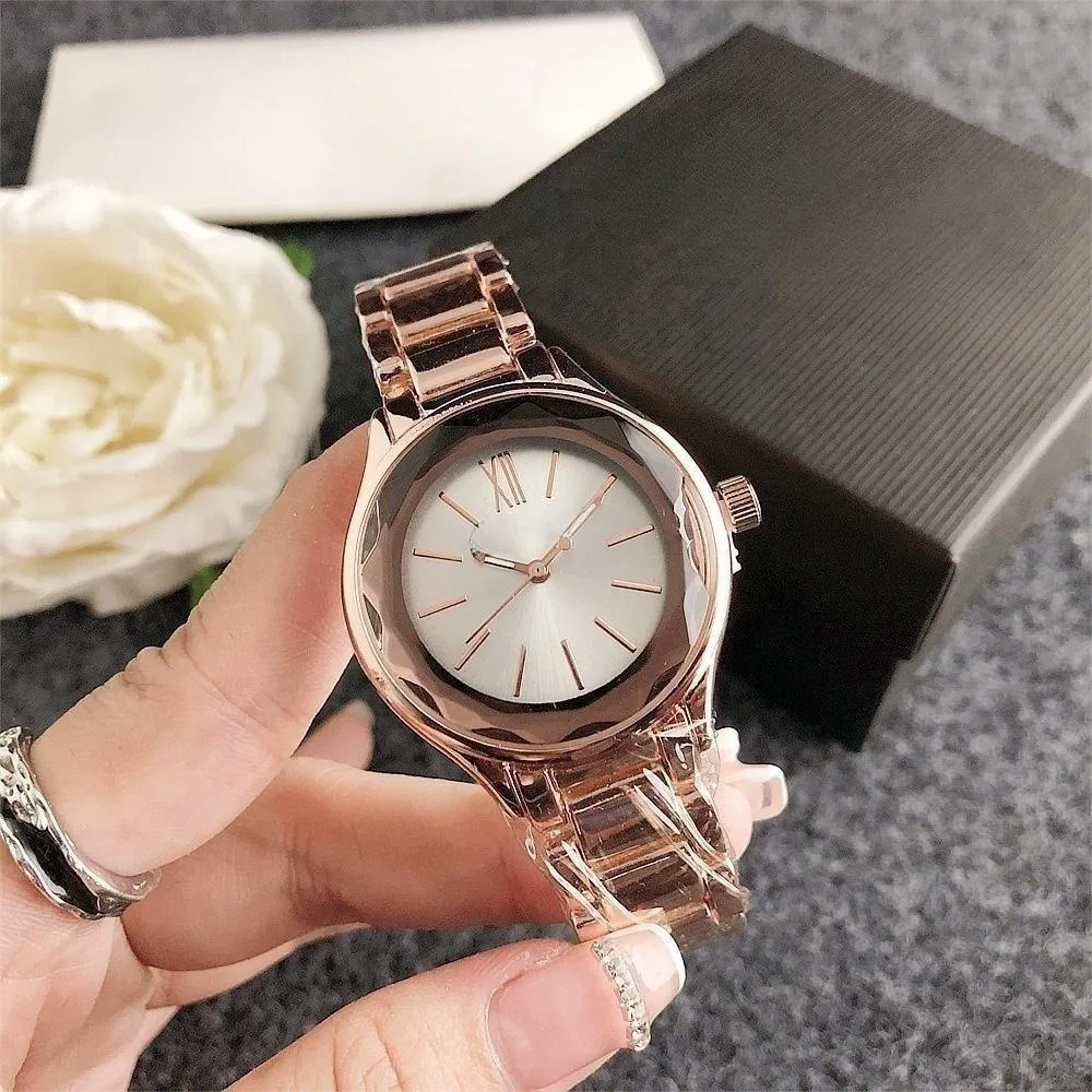 2024Waterproof Fashion Gold Watch Couple Watch Women\'s Casual Quartz Watch Retro Personalized Schedule Looks Good