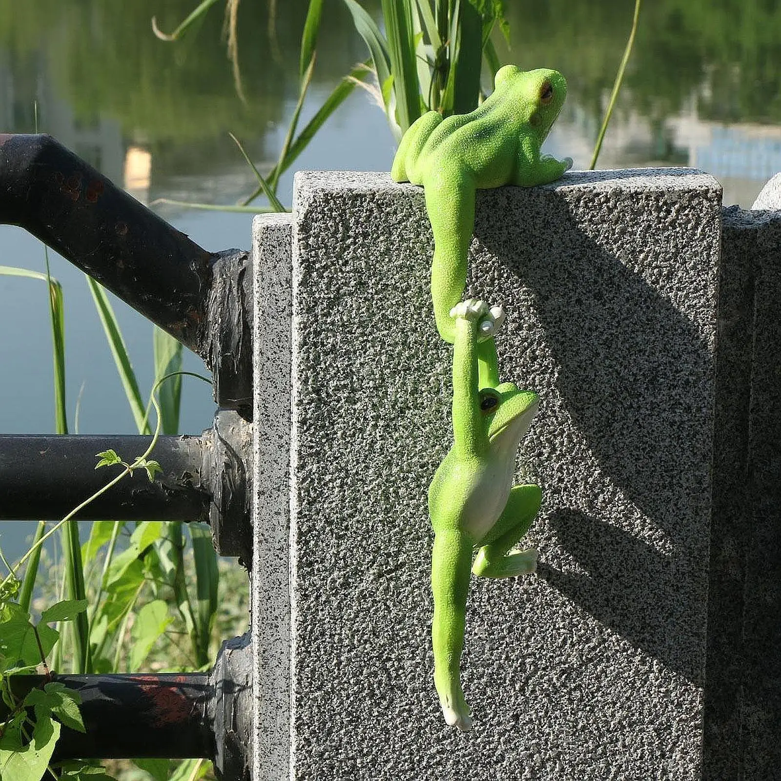 

Flower Pot Hugger Figurine Decoration Indoor Hanging Animal Sculpture Garden Frog Statue for Office Yard Cabinet Pond Walkway