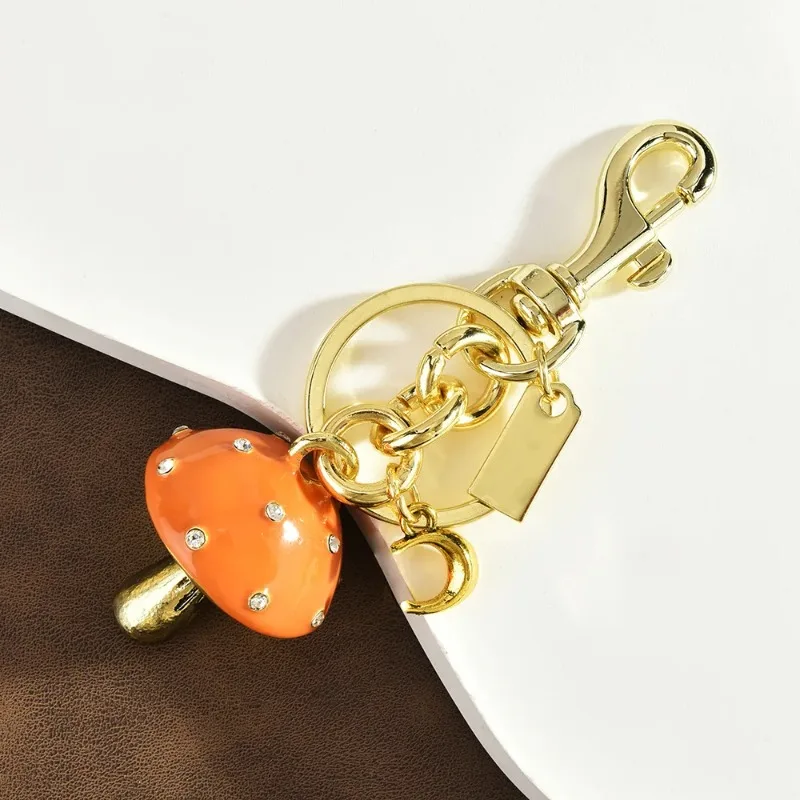 

2025 New mushroom key chain summer personalized five-pointed star mushroom-shaped bag key chain pendant, bag pendant