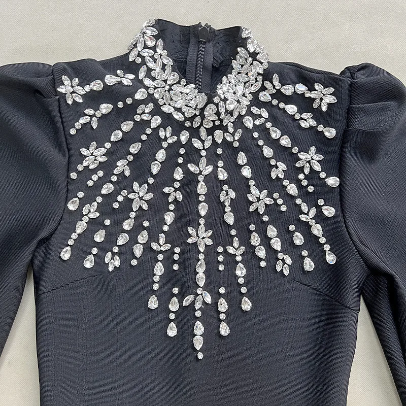 BEWQ فستان نسائي أنيق بأشرطة نصف رقبة عالية مطرز بالخرز وأكمام ريشة فستان الحفلات المسائية جديد لخريف 2025