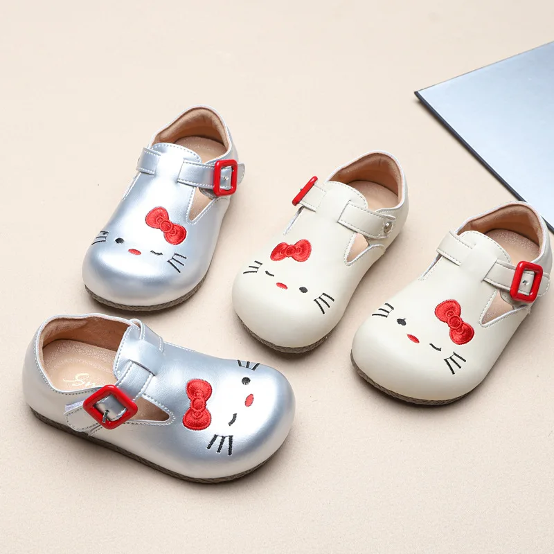 

Детская повседневная обувь, сандалии из искусственной кожи с рисунком, весна-лето ​ Туфли для девочек, противоскользящие туфли на липучке, серебристые, бежевые туфли, размер 2.