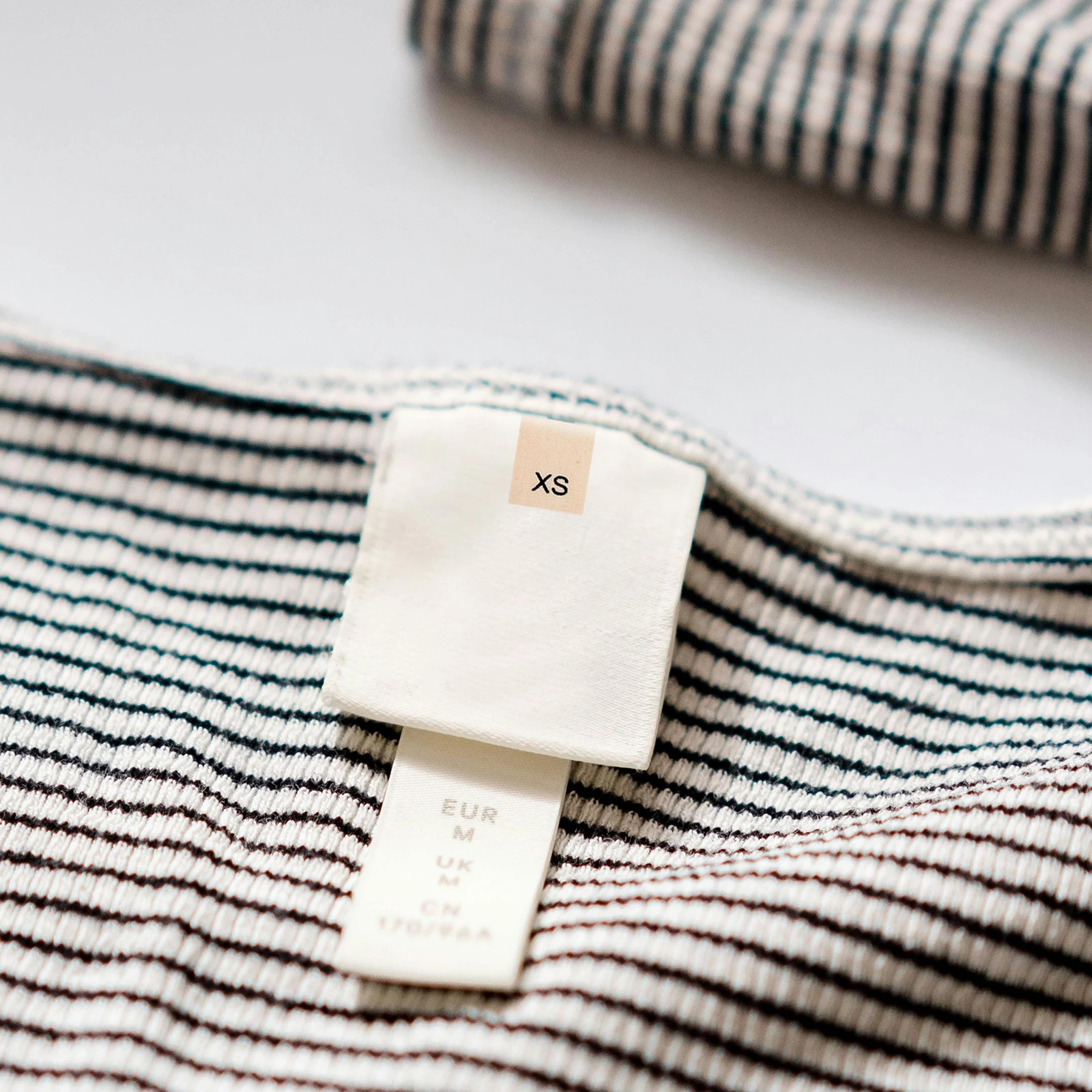 

1400Pcs Garment Size Labels Soft Cotton Fabric Sewing Tags Clear Vivid Printing for Clothing Branding Washable Size