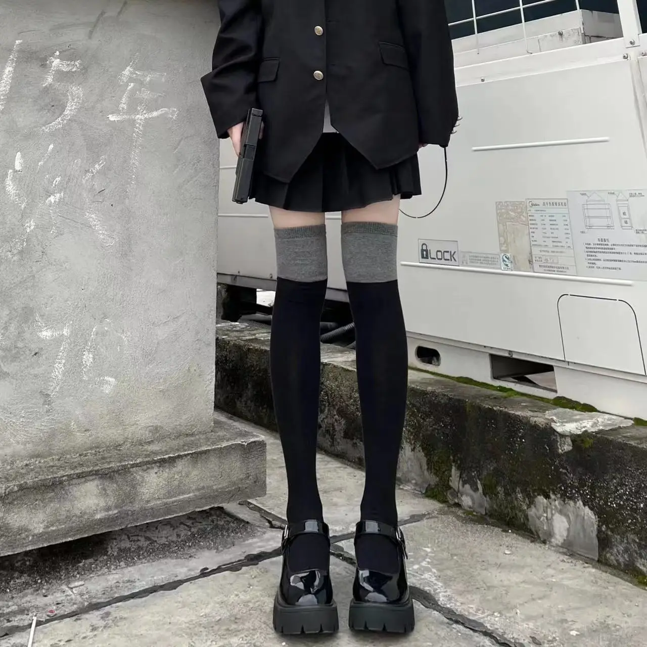 

Пара женских носков выше колена черного и серого цвета, осенние и зимние хлопковые носки до середины икры, длинные носки выше