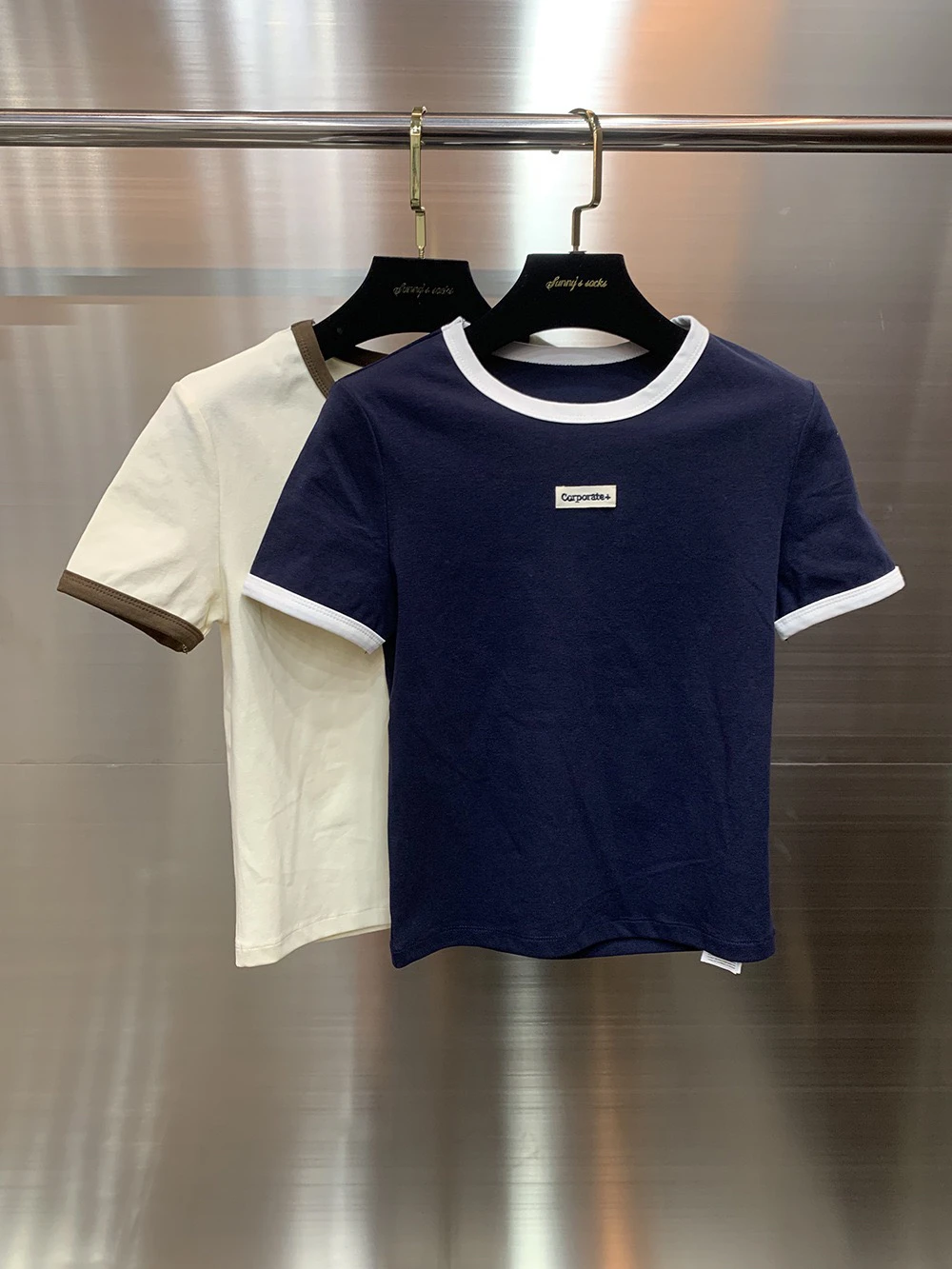 

Лето 2025: Модная женская футболка с коротким рукавом, однотонная, повседневная, с круглым вырезом, универсальная, из хлопка, высокого качества, стильный дизайн