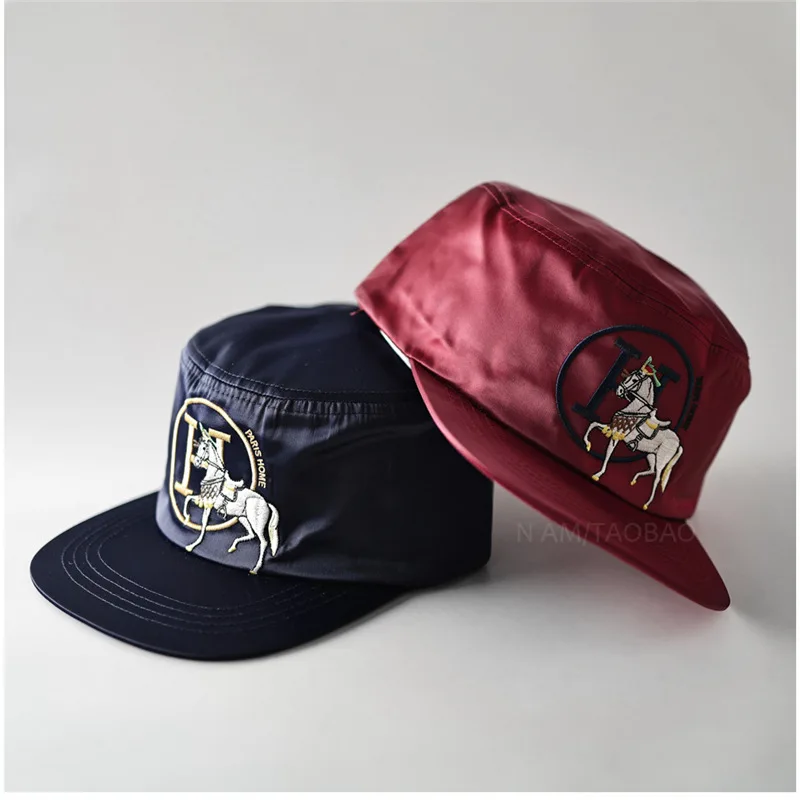 

New Fashion Design Flat Brim Sun Hats Men's Women's 3D Embroidery Horse Korean Japan Style Visor Cap