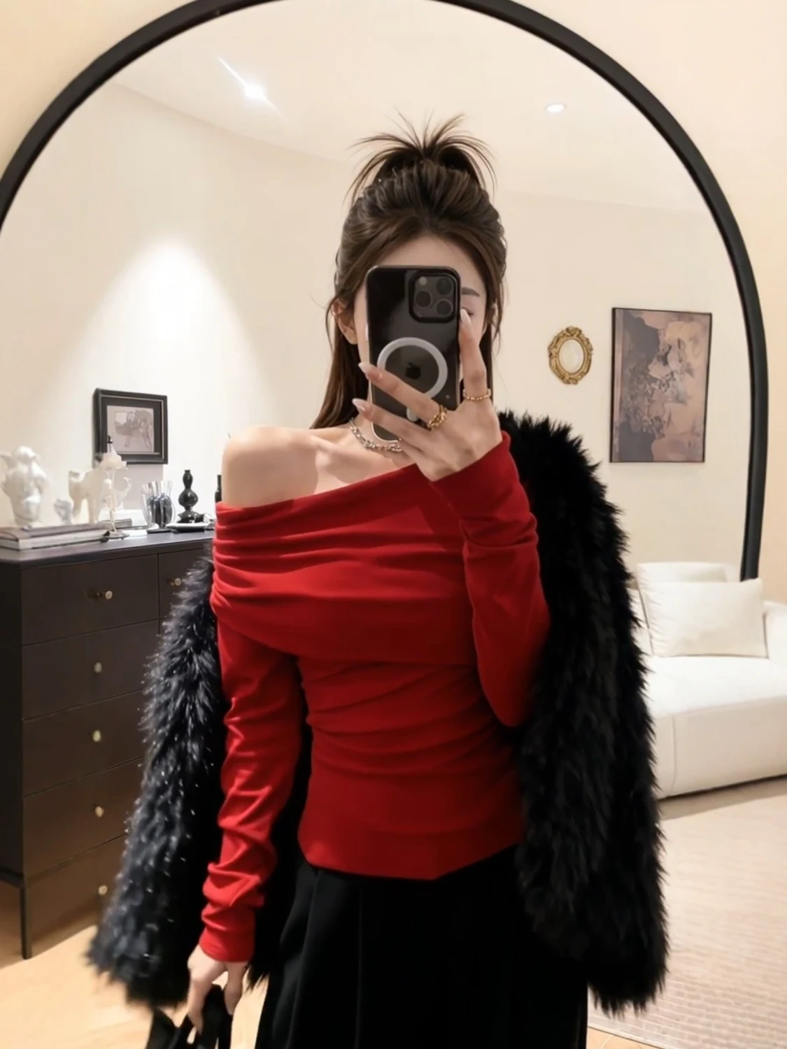 Camiseta Longa Feminina Faionable Slim Fit com Design Único de Pregas e Ombros para Outono e Inverno