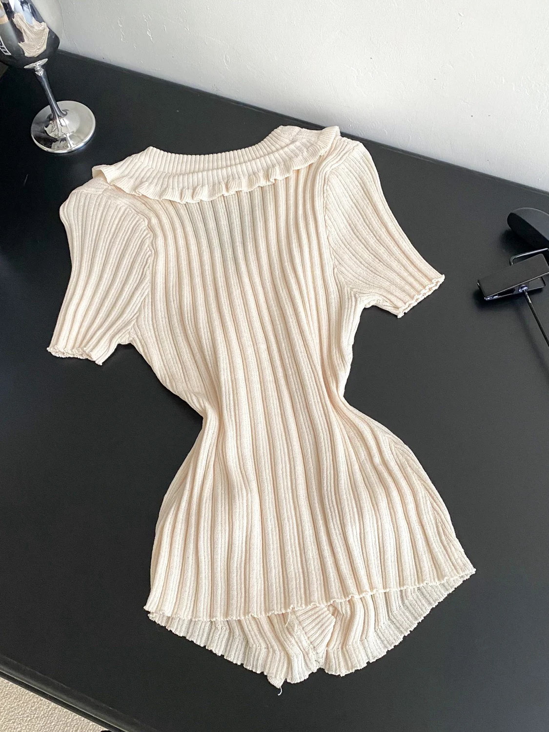 

Ele ort Sve Knitted Top Women's Summer V-ne Design Unique Lady High-ade Sensation Faionable Commute Korean Sle