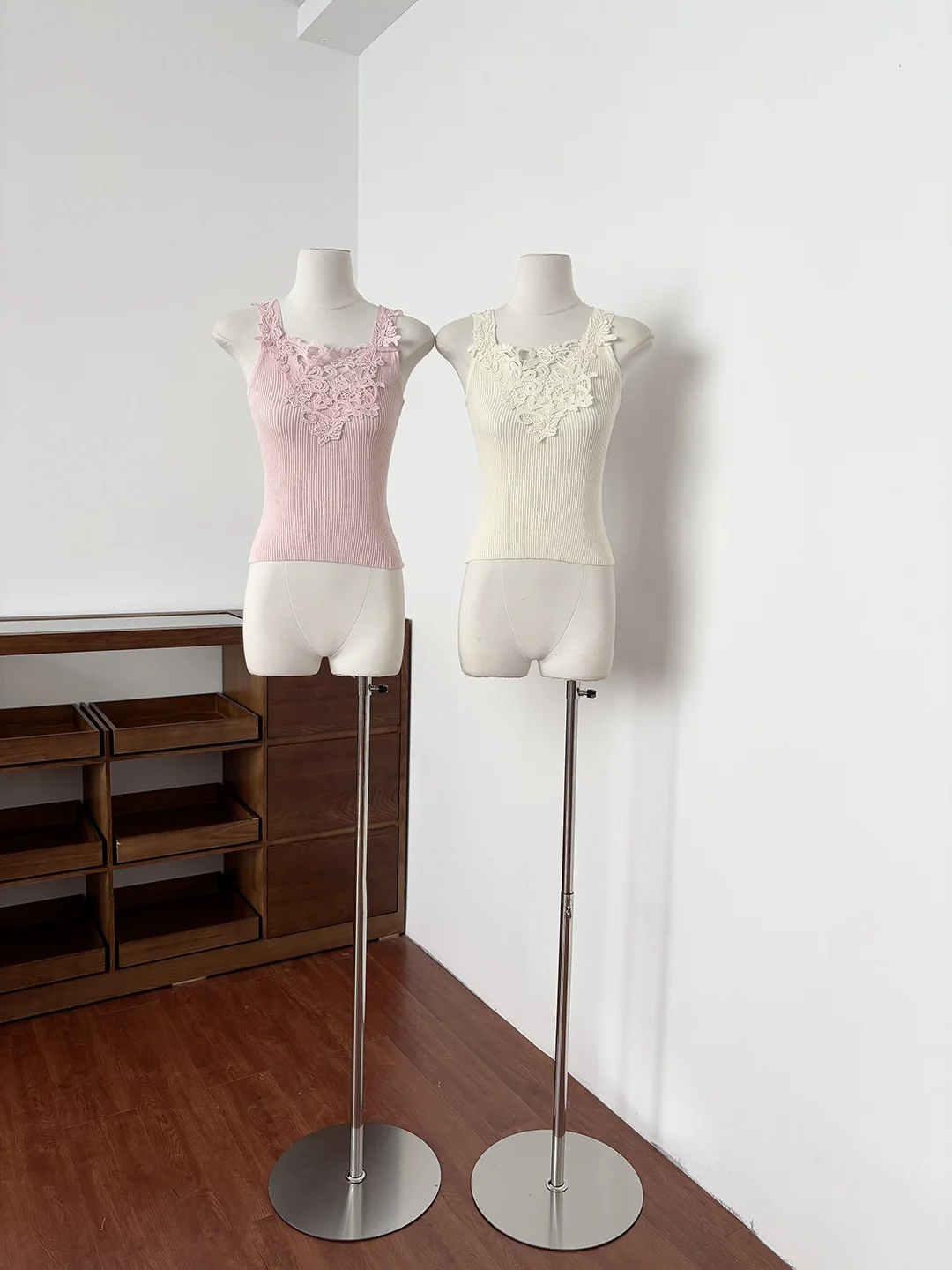 

Pink Lace Splice Knitted Vest Women's Summer Slim Fit Inner Wear Versatile Short Sleeve U-Neck Polyester Fiber Casual Top