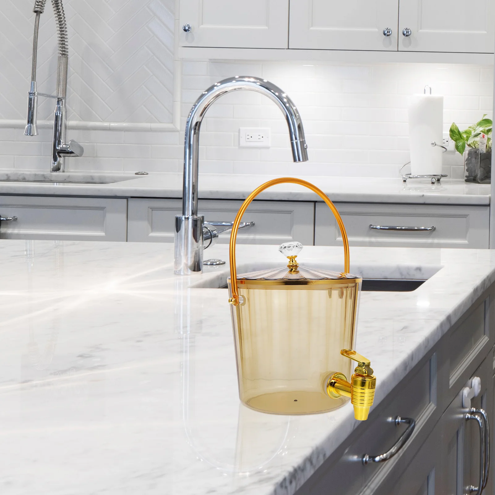 

Диспенсер для напитков для вечеринок, портативный пластиковый контейнер большой емкости с крышкой, патрубок для хранения сока, воды, напитков и легкого хранения