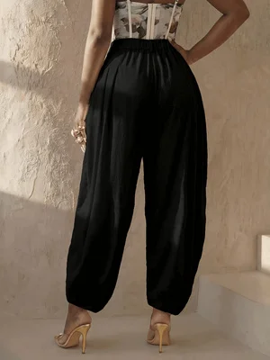 Damen Creme High-Waist Haremshose Plissierte Ballonhose Elegante Party-Abendhose aus Satin mit Taschen – Detail 5