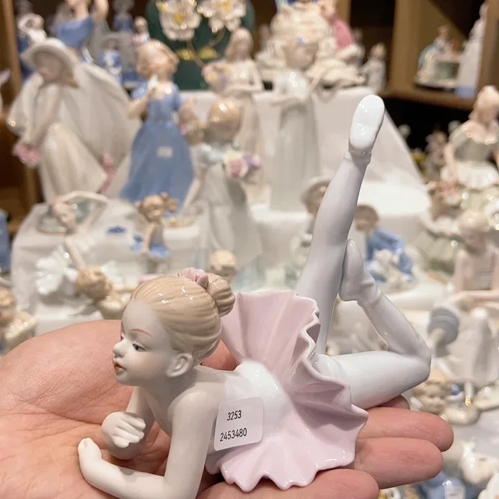 Western Characters Ballet Girl Elegant Ceramic Characters Porcelain Dolls Playing Piano Ornament Desktop Exhibition Hall Collect