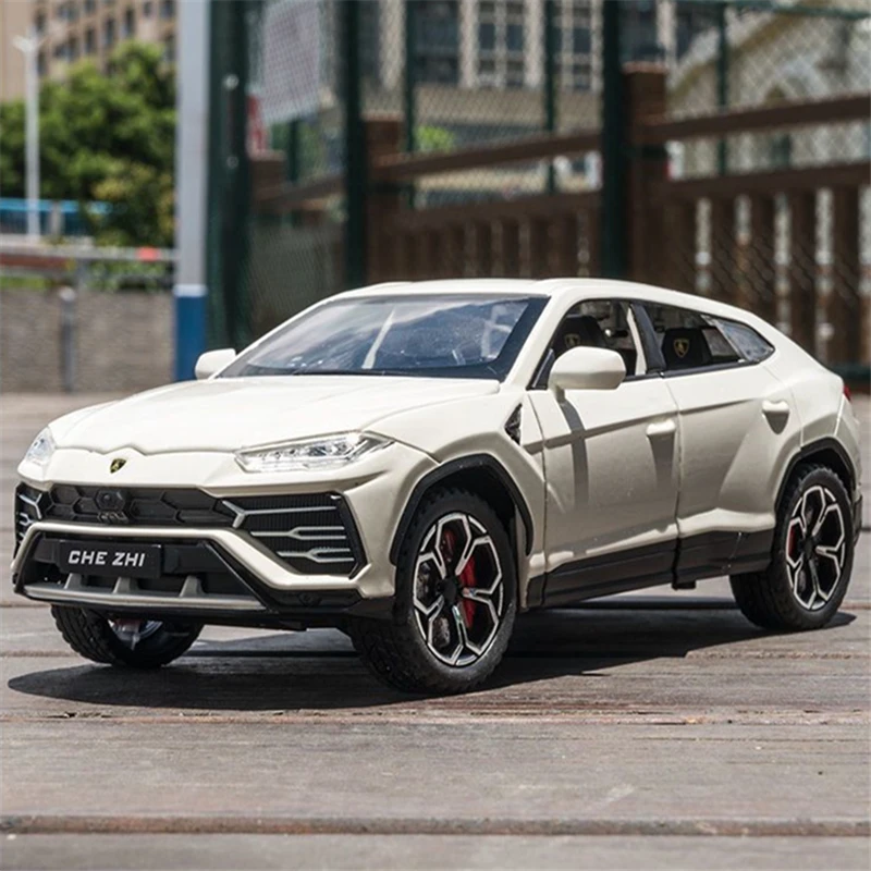 1:24 URUS Bison SUV Alloy Model samochodu sportowego Diecasts metalowe pojazdy terenowe Model samochodu symulacja dźwięk i światło dla dzieci