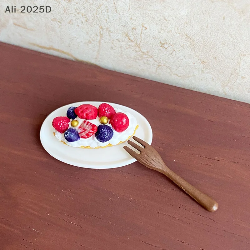 

1Pc 1:12 Dollhouse Mini Simulation Cake Food Toy for Dollhouse Decoration Accessories Kids Pretend Play Toy Gift