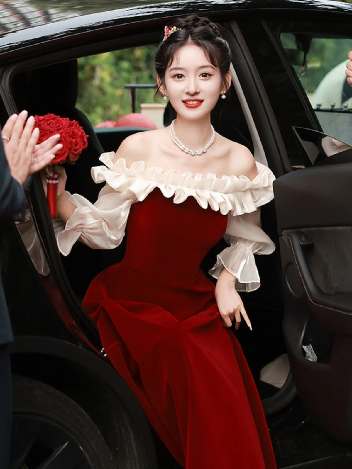 

Элегантное красное бархатное вечернее платье с одним открытым плечом и длинными рукавами, длиной в пол, для невесты, для торжественных мероприятий, класса люкс