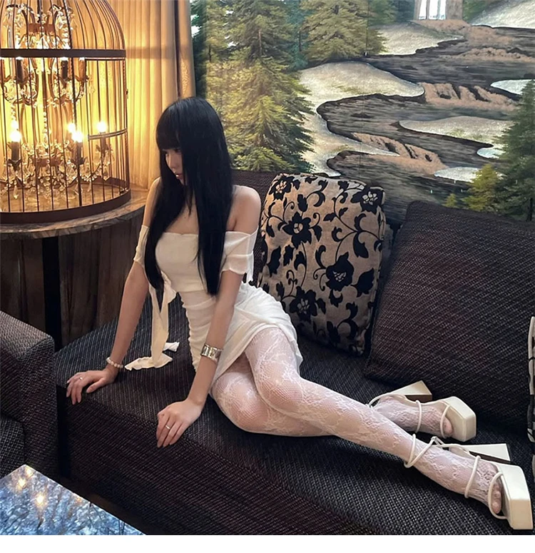 Figurbetontes Kleid, Trend 2025, umwandelbar, veränderbar, vielseitig, anpassbar, verstellbar, flexibel, variabel, veränderbar, Protean, Chameleon