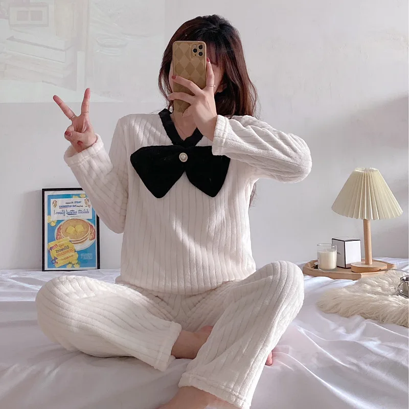 

Autumn and Winter New Pajamas Women's Flannel Pit Striped Velvet Bow Girl Sweet Cute Loungewear Set