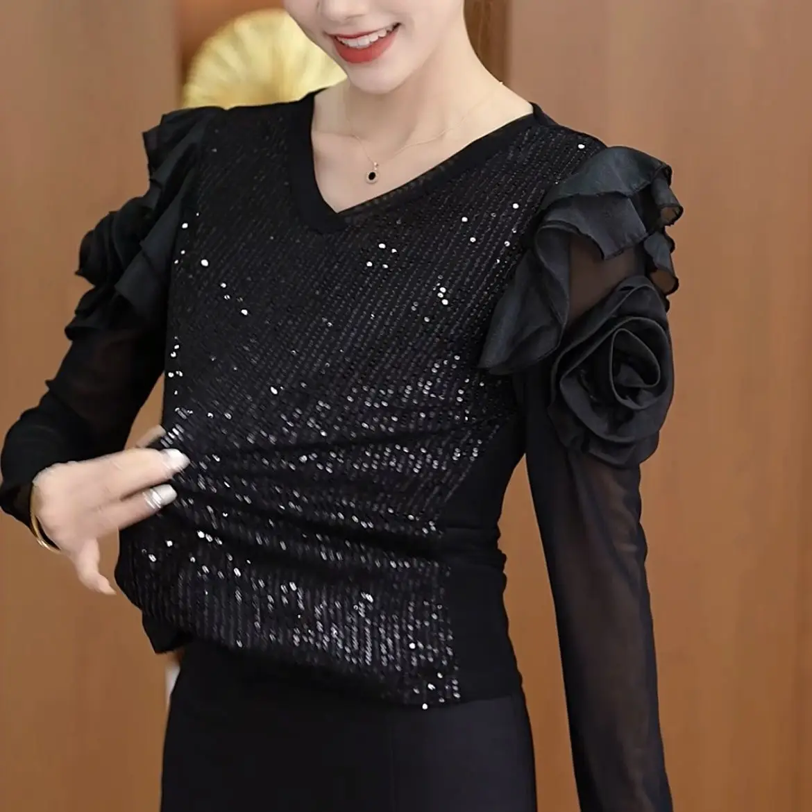 Fashionable and Youthful Sparkling Long Sleeved Shirt for Women Autumn New Style Unique and Beautiful Small Shirt Sequined Tops