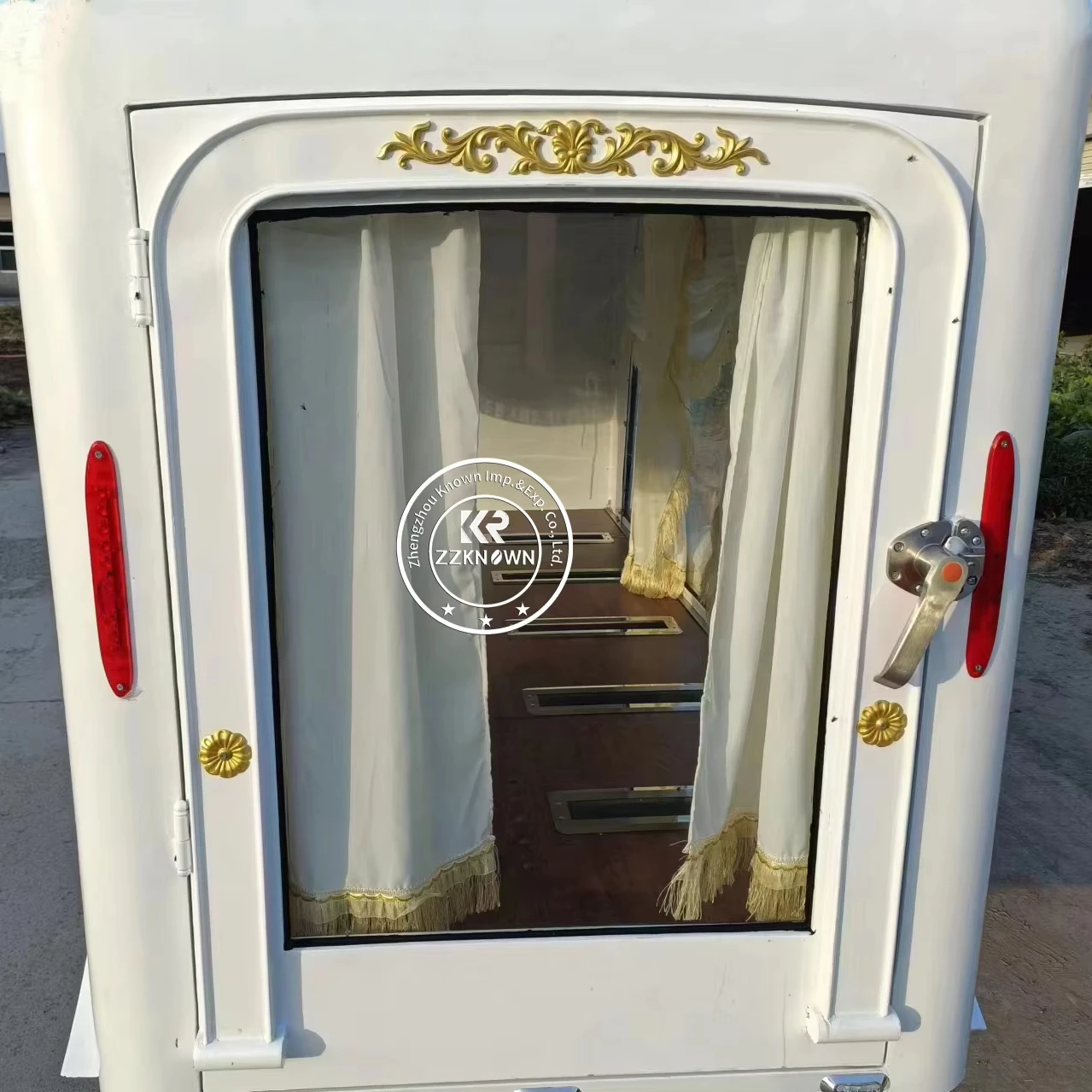 Sargwagen im modernen Design, antiker Bestattungsfahrzeug-Hörwagen, Vintage-Bestattungsauto/Anhänger-Typ