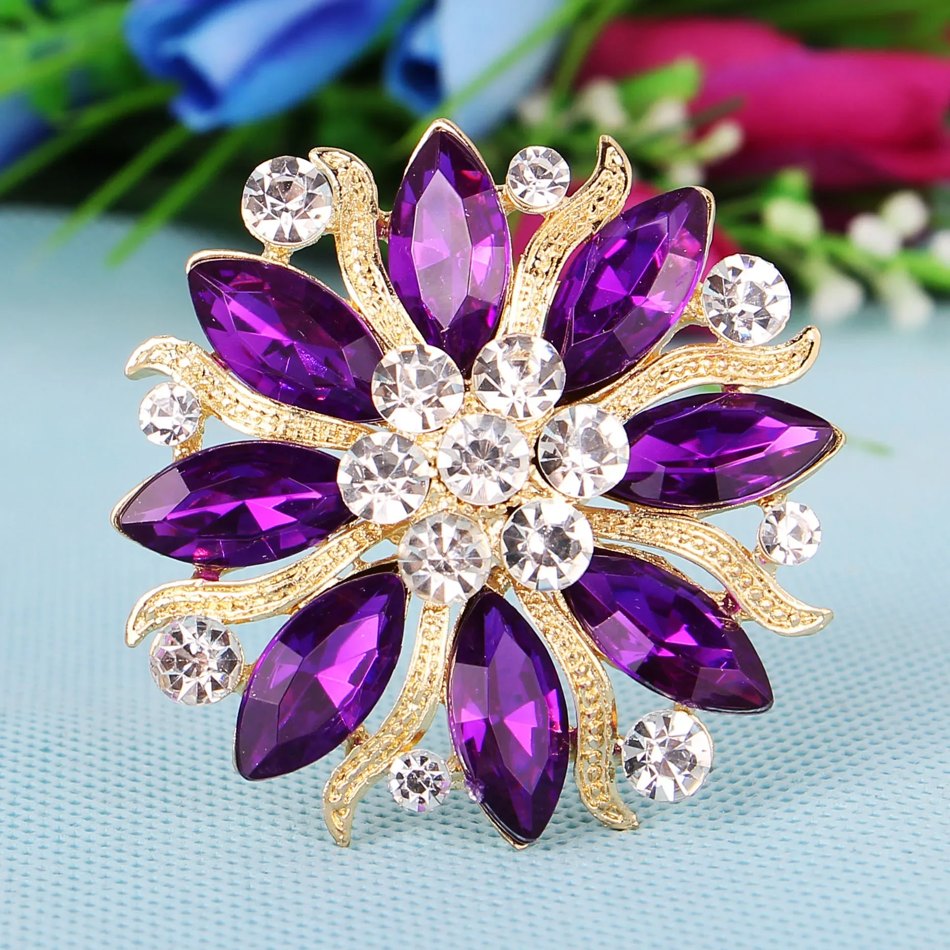 Hot Sale Diamond Accessories Acrylic Tassel Flower Brooch Suitable for Bags, Clothing, Hats, Scarves, Etc Decorative Brooch 1pcs