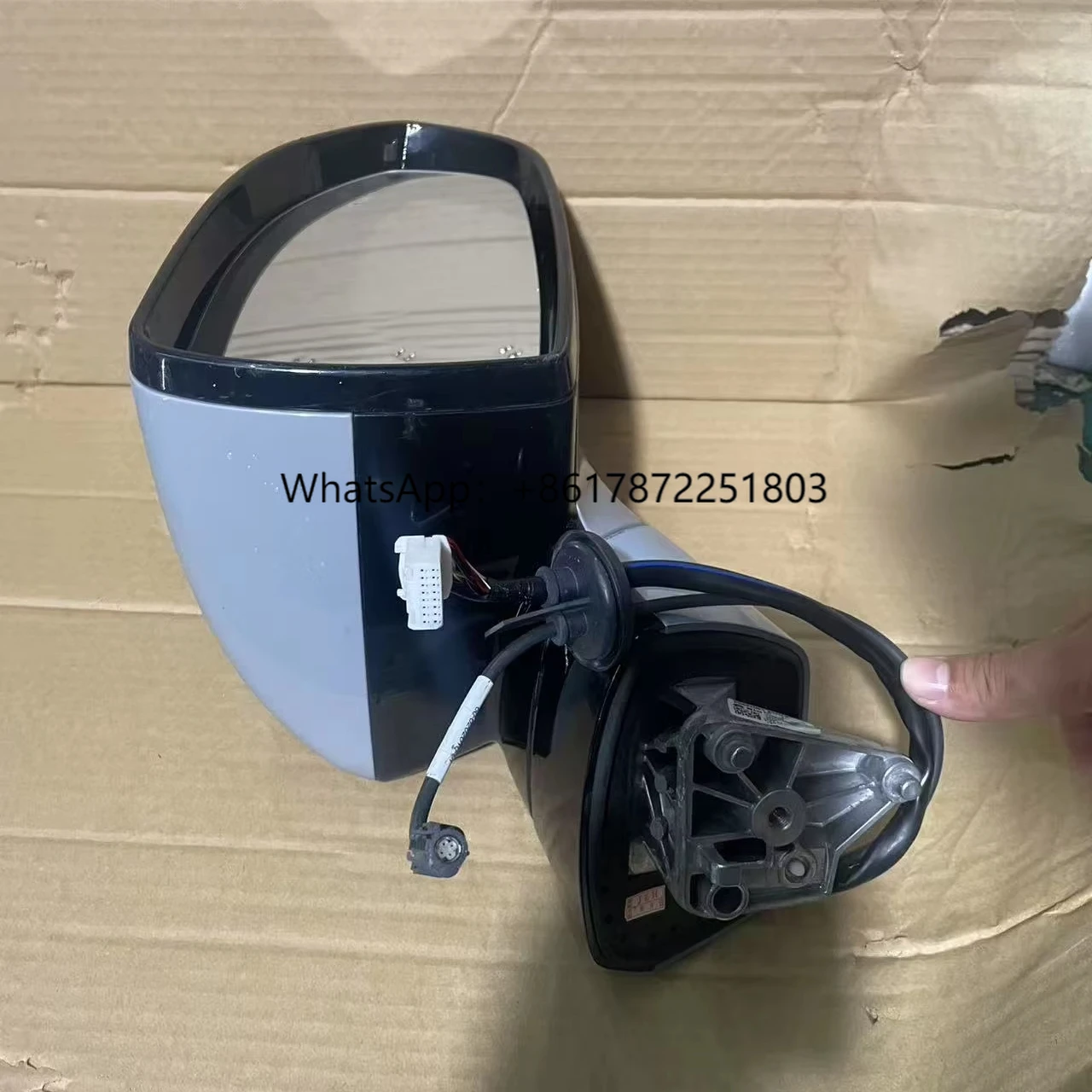 

Second-hand Original Factory Rearview Mirror Assembly for NIO ES6 Bumper Bracket Original Dismantled Parts for the Engine