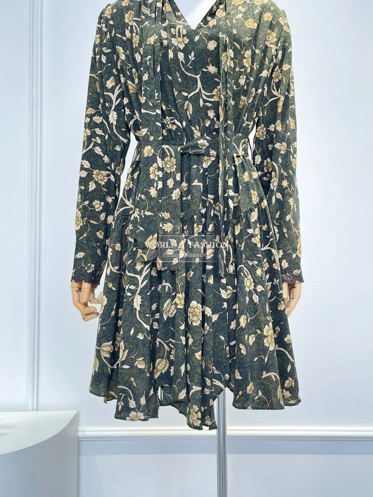 

Vintage Floral Print Long Sleeve Mini Dress