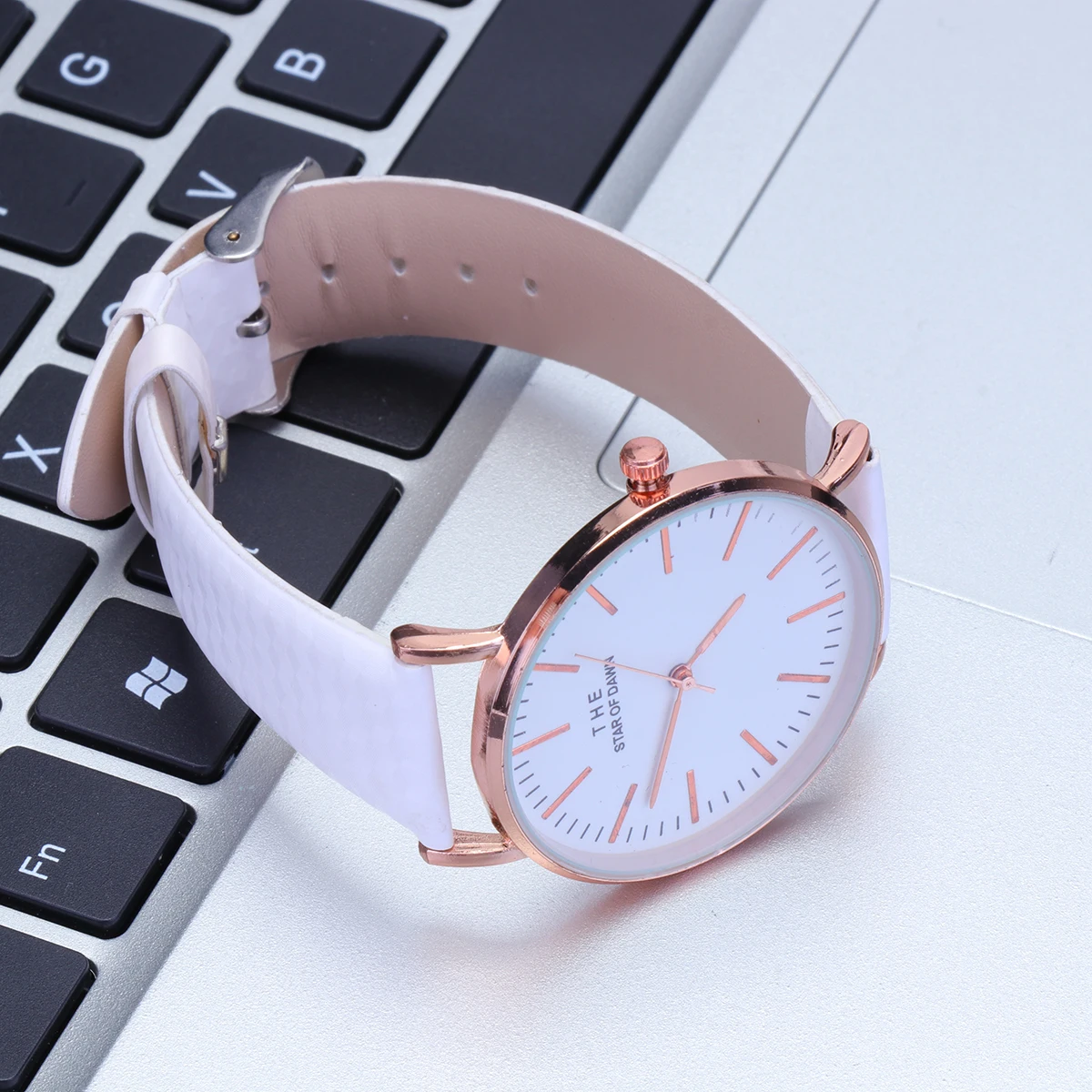 

Trendy Gradient Quartz Watch Elegant Fashion Women Wristwatch Perfect for Girls Students Thanksgiving Day Gift