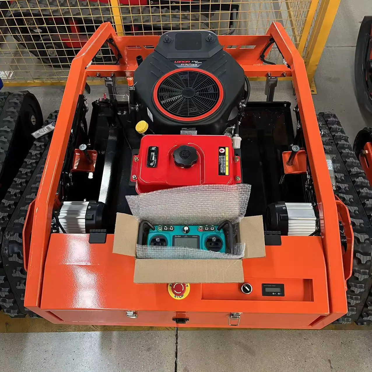 

Самозаряжающаяся газонокосилка для стрижки травы с бесщеточным двигателем 4000 ㎡ 5 км/ч 60 ° Поддержка индивидуальной настройки, регулируемая высота подъема, для парков и газонов