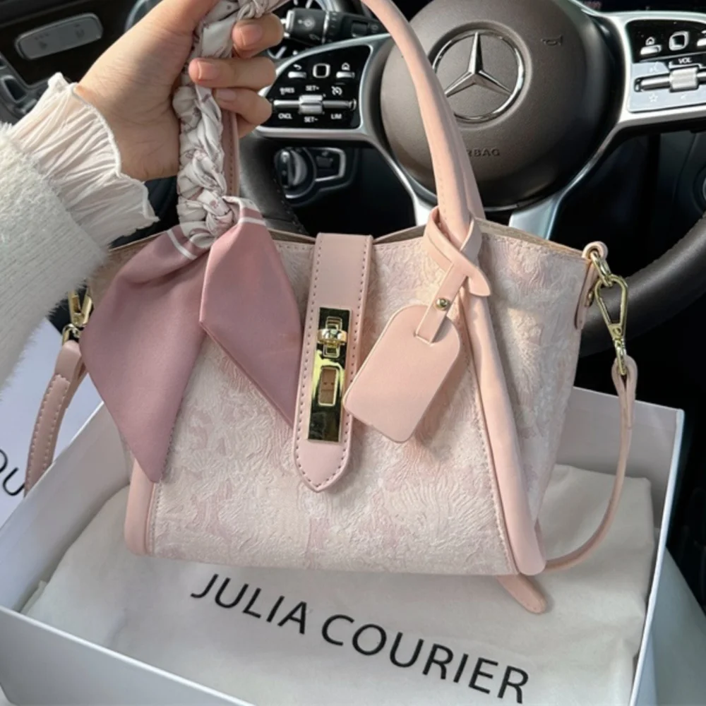 

2025 Winter New Wing Bag, Trendy Handheld Bucket Bag, Casual Versatile Tote Bag, Dopamine Contrast Zipper Handbag