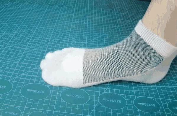 Classic Brand 2025 Walking Shoes Professional Anti-Slip Walking Shoes Designer-Style Wearable Mid-Cut Hiking Sneakers