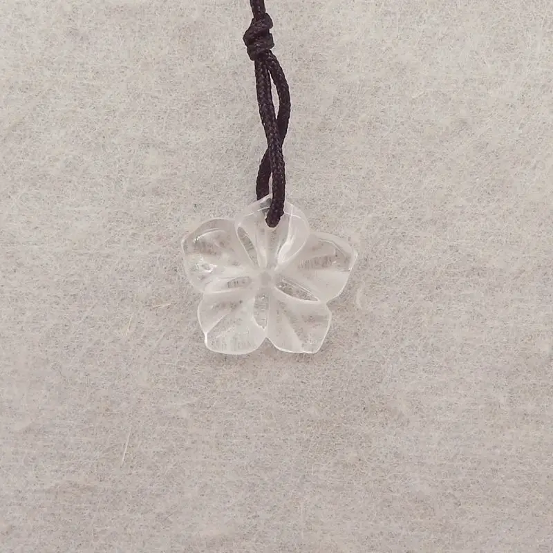 White Quartz Flower-Shaped Pendant with Translucent Sparkle for Artisanal Jewelry & Elegant Designs 15x15x3mm-1.1g