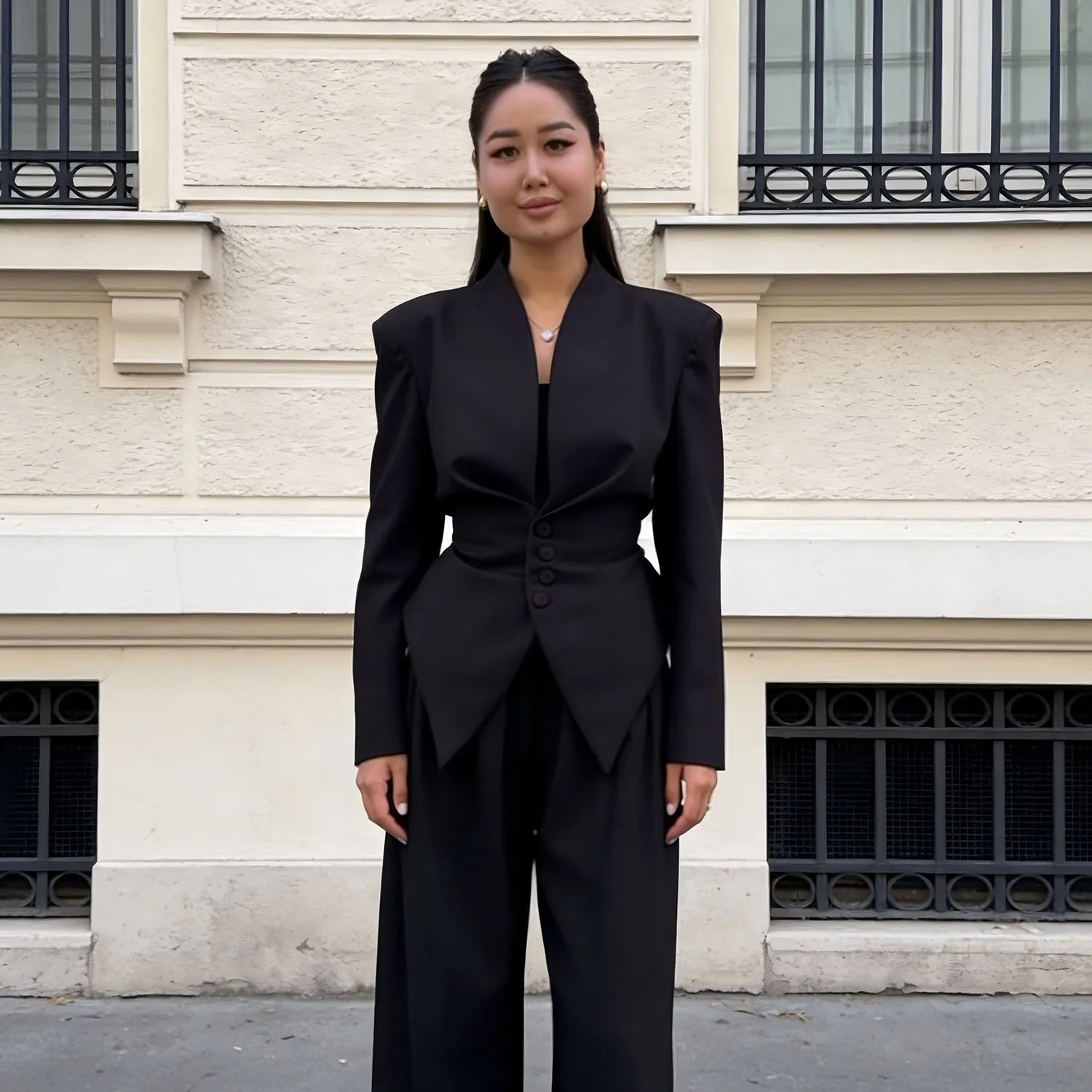 

Женский приталенный блейзер LIMO – глубокий V-образный вырез, декоративные пуговицы, стильный деловой повседневный пиджак