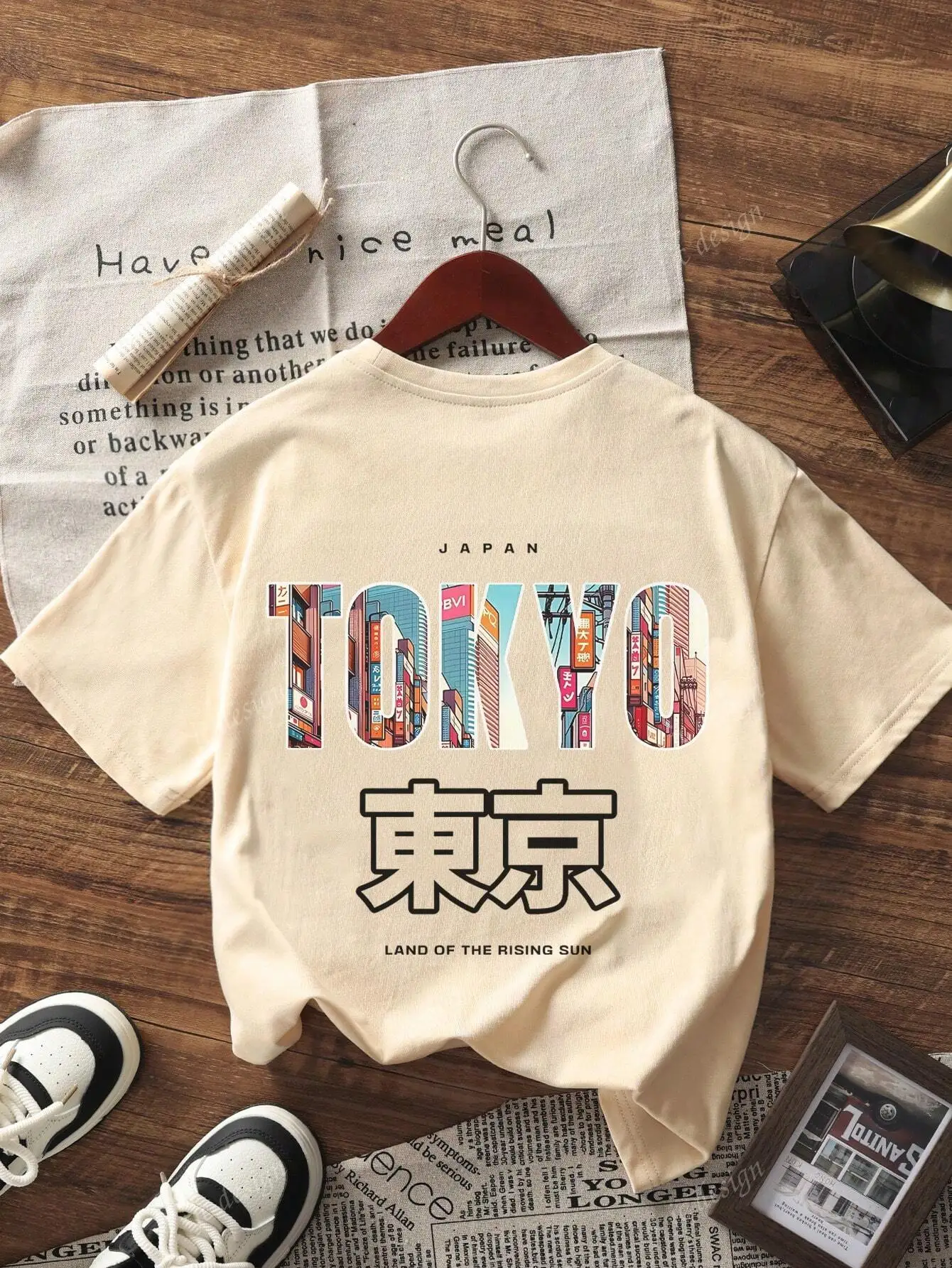 تي شيرت نسائي كاجوال عتيق مطبوع عليه طوكيو برقبة دائرية وأكمام قصيرة تي شيرت قطني عصري ومتعدد الاستخدامات قطع علوية جرافيك نسائية