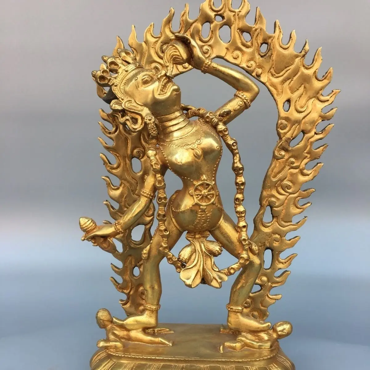 Copper gilt empty line mother, exquisite workmanship, 18cm wide, 30cm high, 7cm thick, weighing about 1.5kg
